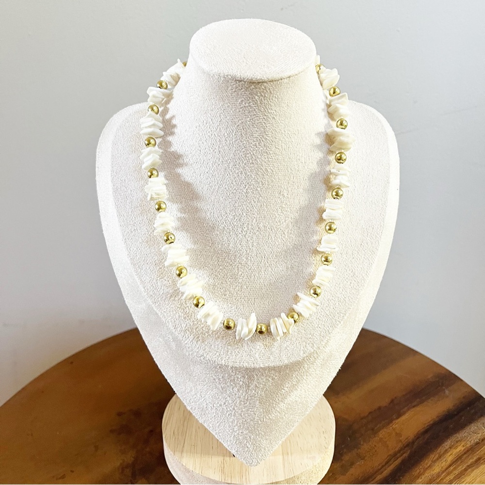 VINTAGE Natural White Shell and Hold Bead Necklace